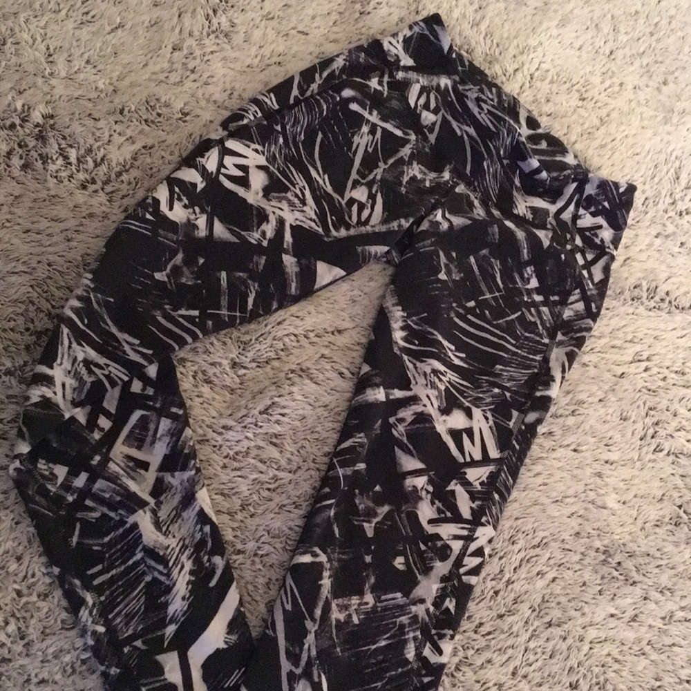 Patterned workout leggings